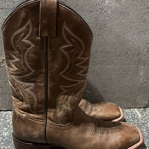 Shyanne brown boots size 8 worn once $50